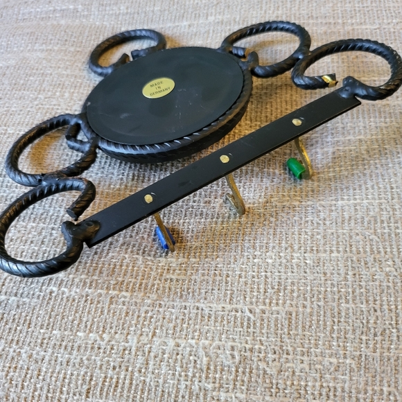 3 Hook Floral Leather Patched Embossed Wrought Iron Key Holder 6.75"×5" Germany - Picture 7 of 7